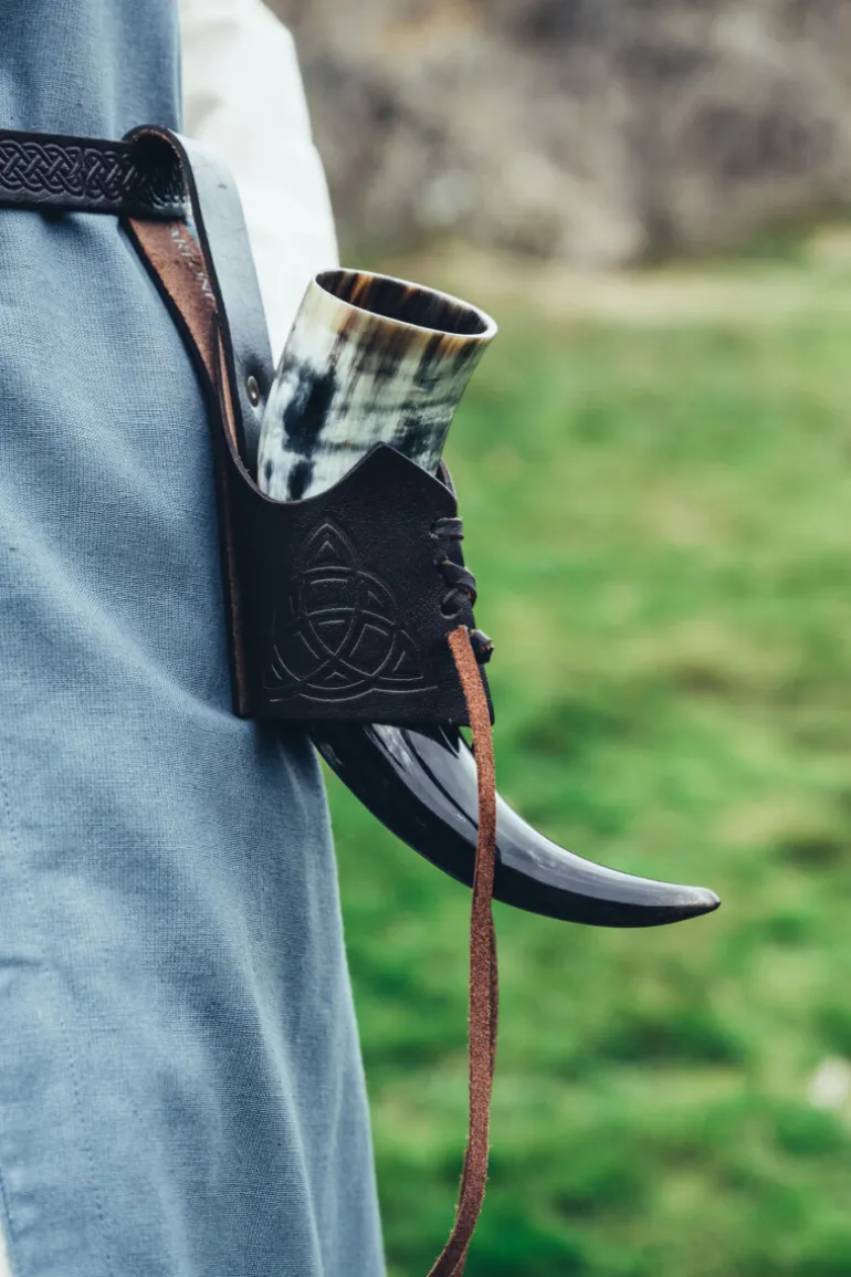 Leonardo Carbone Leder Trinkhorn Halter mit keltischen Knoten "Kai" | Trinkhörner / Accessoires