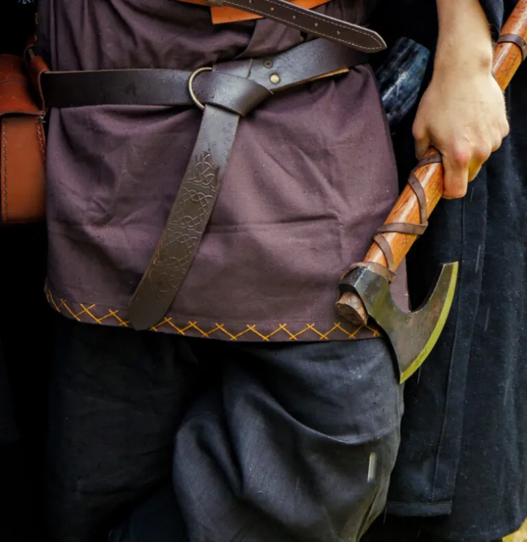 Leonardo Carbone Ringgürtel aus Leder mit keltischem Muster "Kegan" | Gürtel
