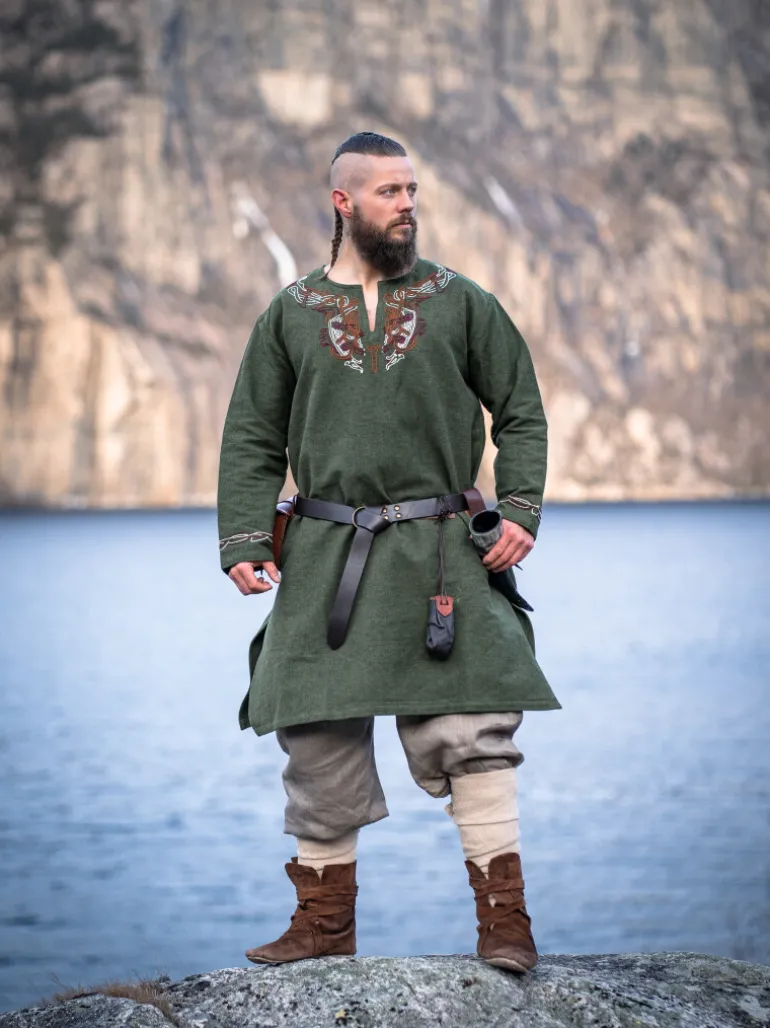 Leonardo Carbone Wikinger Tunika "Snorri" mit Urnes-Stil Handstickerei | Herren Tuniken