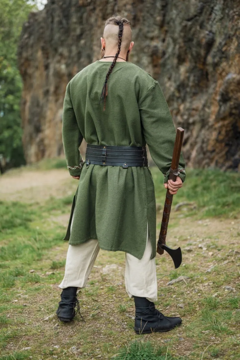 wikingertunika_freki_mit_handstickerei_olivgrn_4.webp Leonardo Carbone Wikingertunika "Freki" mit Handstickerei Oliv | Herren Tuniken